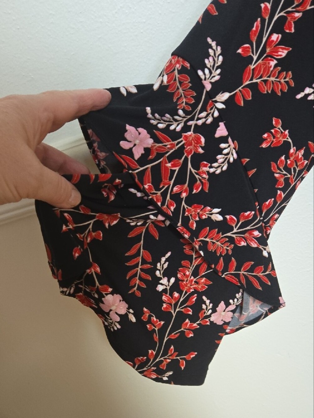 Liz Claiborne Black Floral Keyhole Ruffled-Sleeve Blouse - Picture 5 of 6